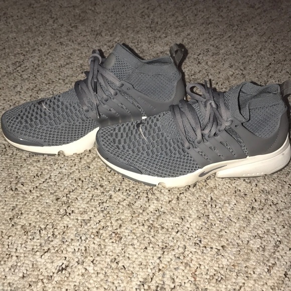 Nike Shoes - nike fly knit presto